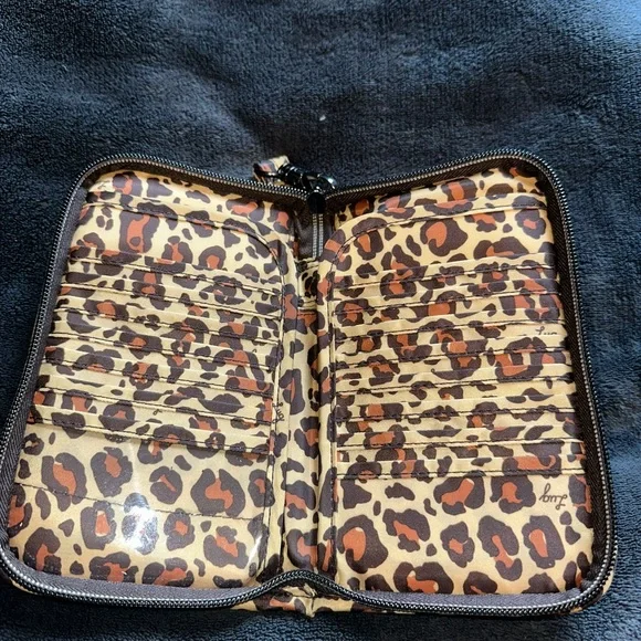 LUG Zip Around Sleeper Wallet Quilted Leopard Print NWOT 9” x 4” - Picture 3 of 8